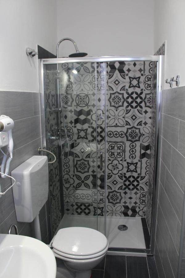 B&B Red House Garlate Kültér fotó